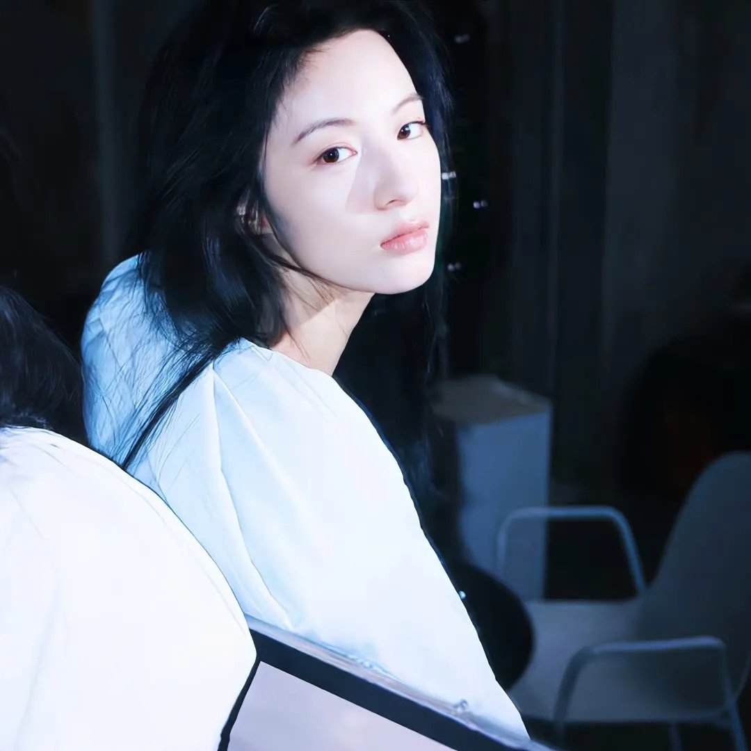 人前的安宁